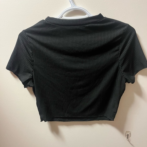 Black cropped tee - Picture 2 of 2